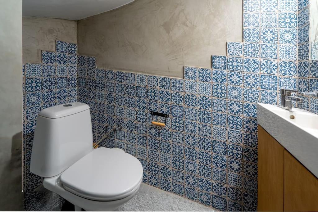 Apartment Central, Parking, Play Area, 1km To The Sea *